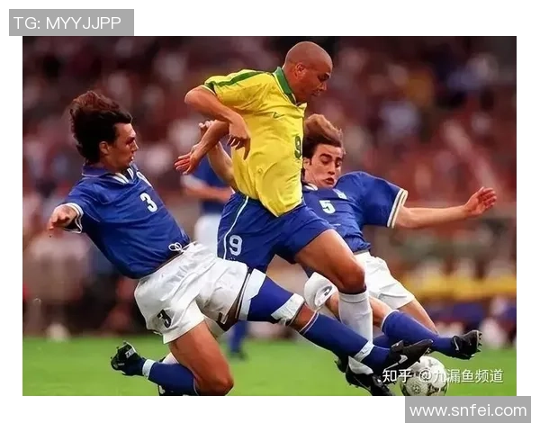 足球历史最强球员是谁 探索历史上足坛巅峰人物与他们的传奇成就